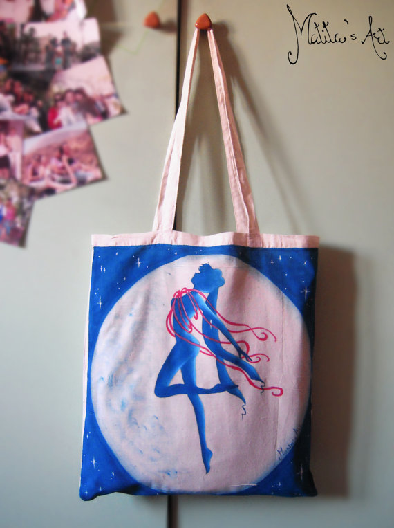 Large enough tote to fit almost everything..Get it here: http://tinyurl.com/nnul6da